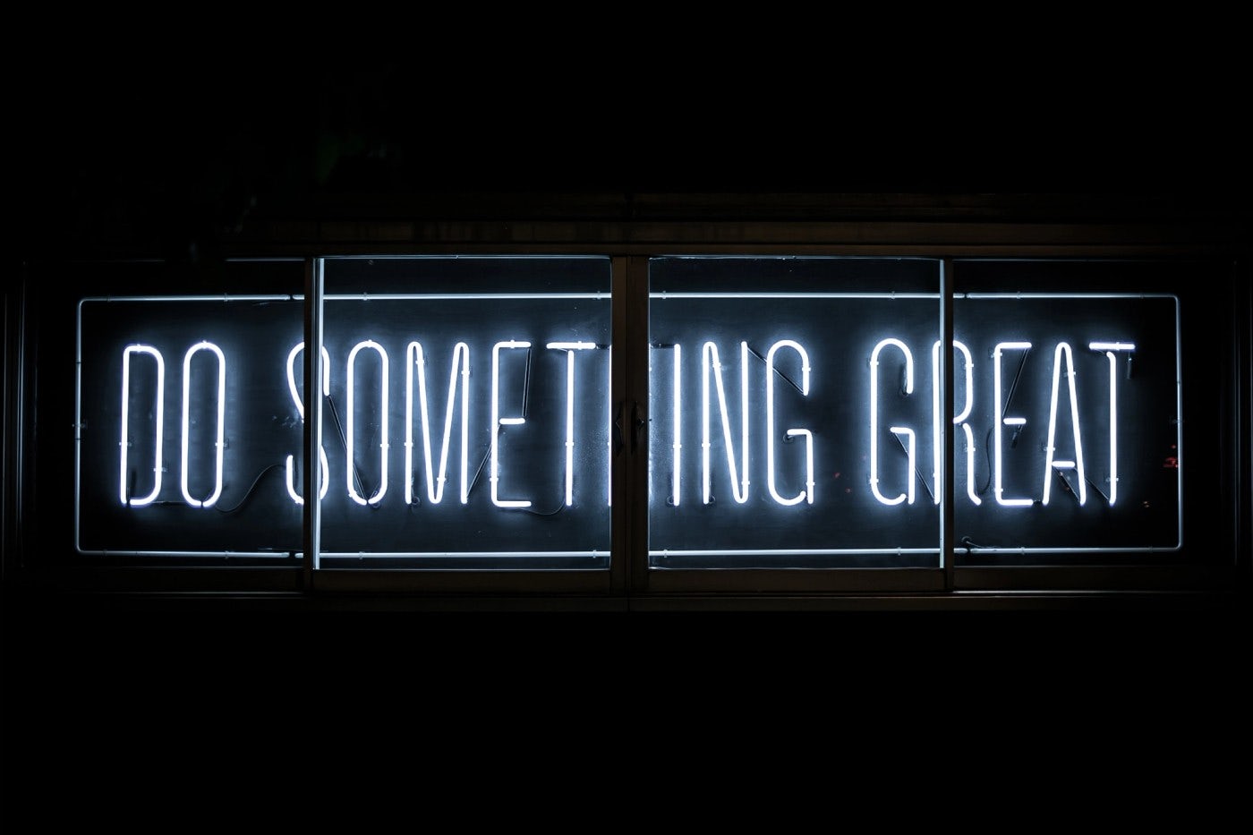 "Do something great", neon sign